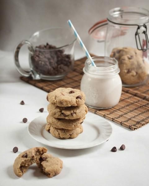 CLASSIC CHOCOLATE CHIP COOKIES