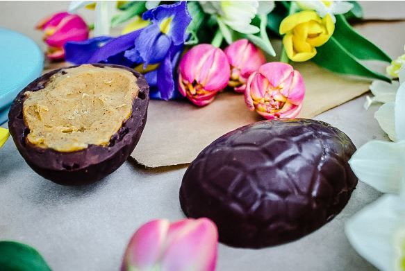 Vegan Vanilla Almond Caramel Easter Eggs