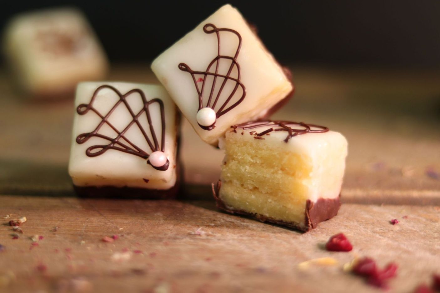 PETITS FOURS