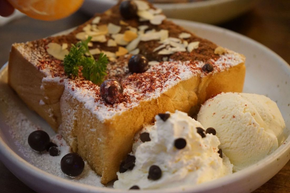 BUTTERY BROWN SUGAR ICE CREAM