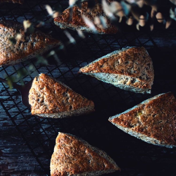 LEMON POPPYSEED SCONES