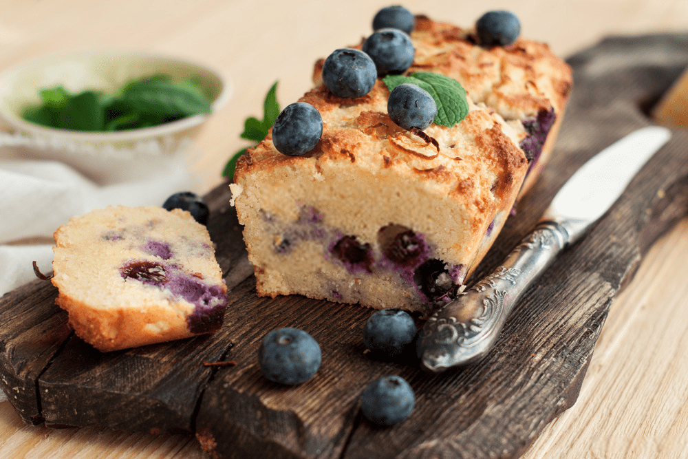 DELICIOUS BLUEBERRY CAKE
