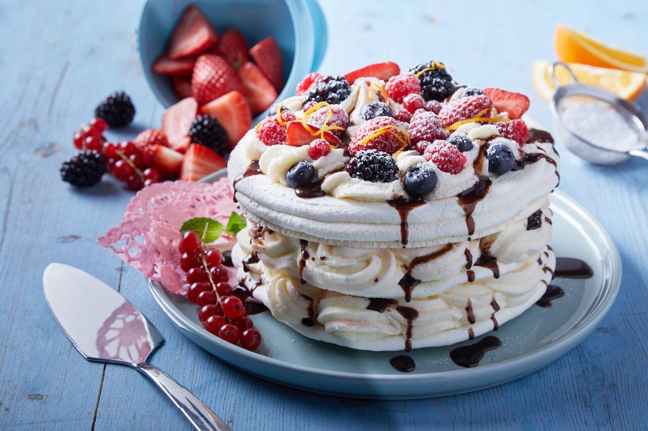 PAVLOVA CAKE