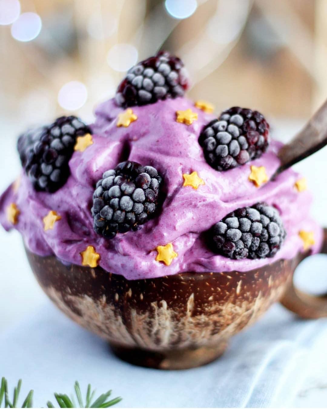 Blueberry & orange smoothie bowl