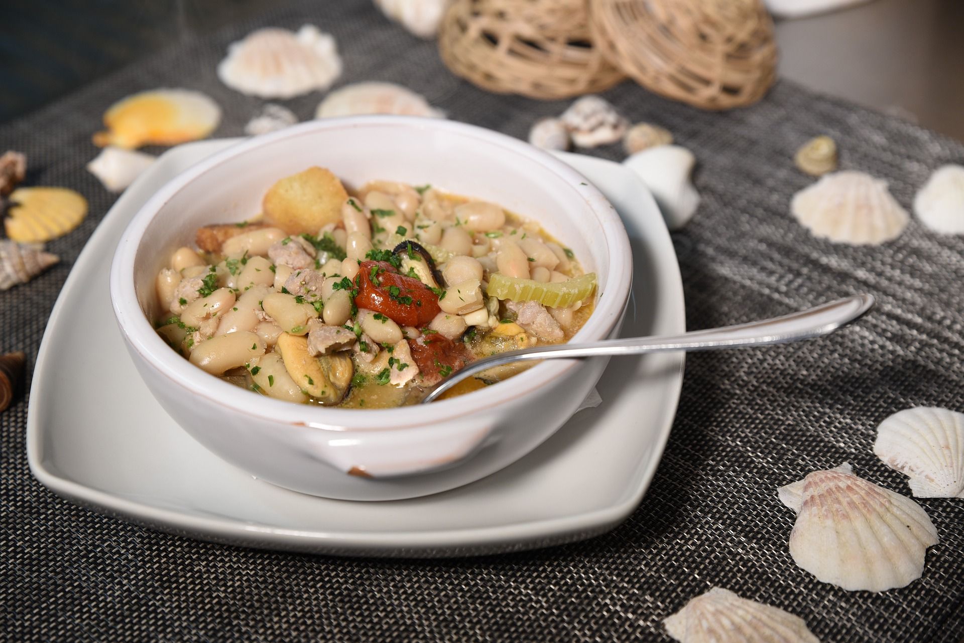 MEDITERRANEAN WHITE BEAN SOUP