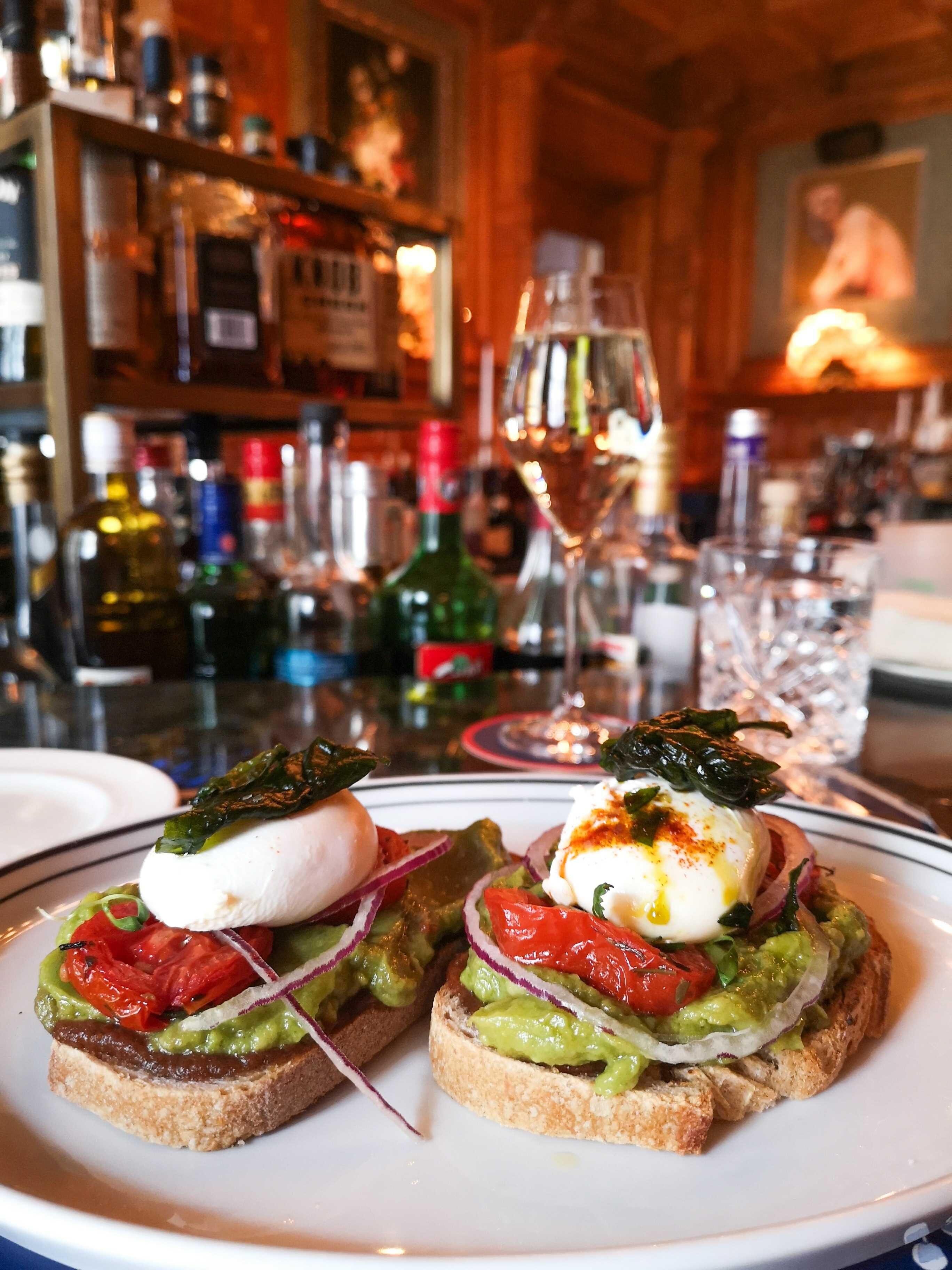 TOMATO & AVOCADO CHEESE SANDWICH