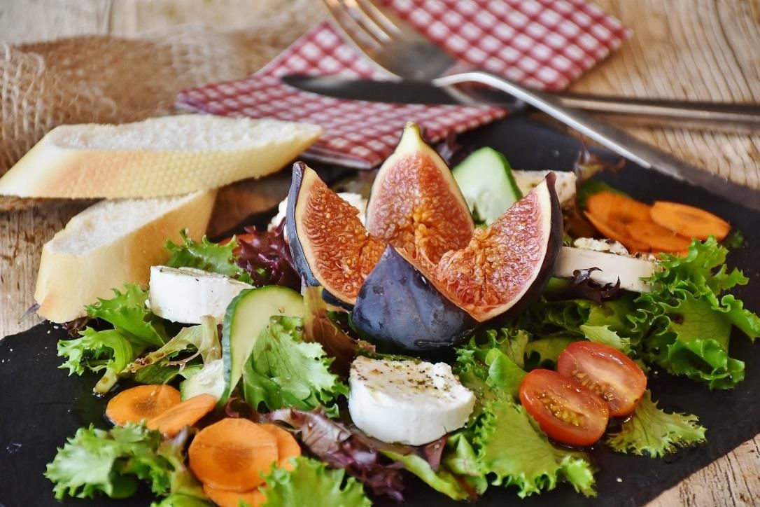 FIGS & ARUGULA SALAD