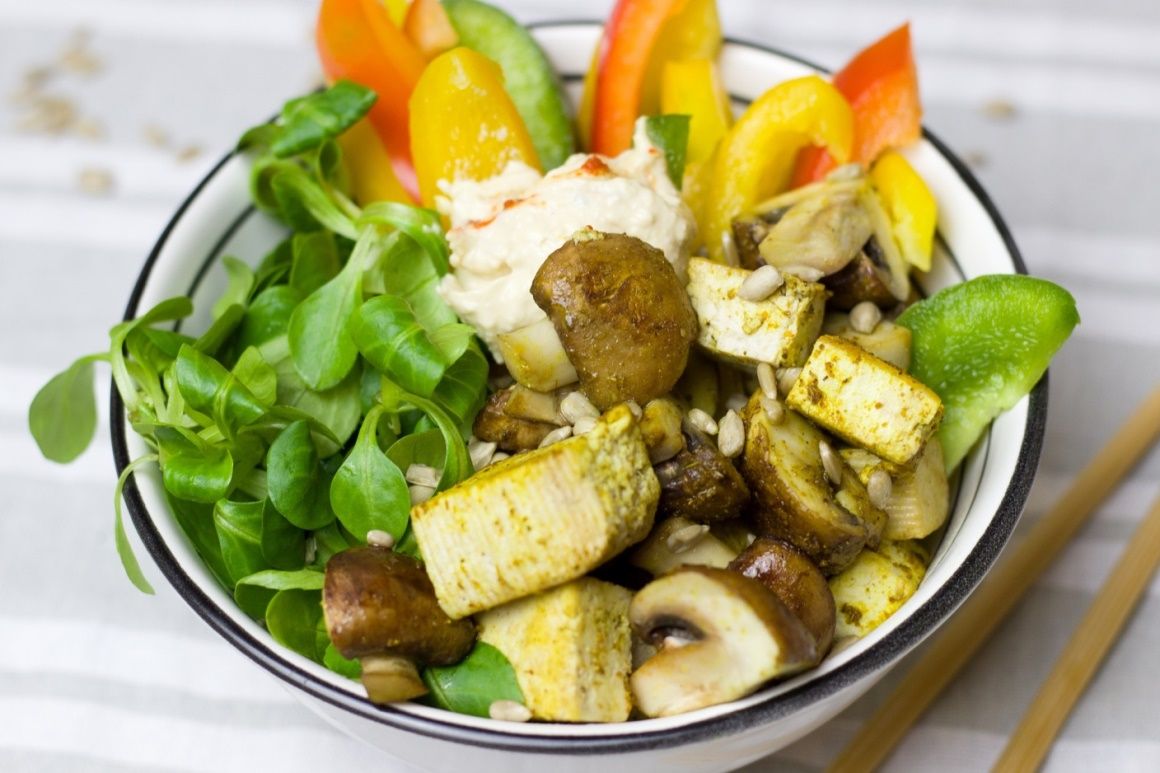 SMOKED TOFU & HUMMUS BOWL