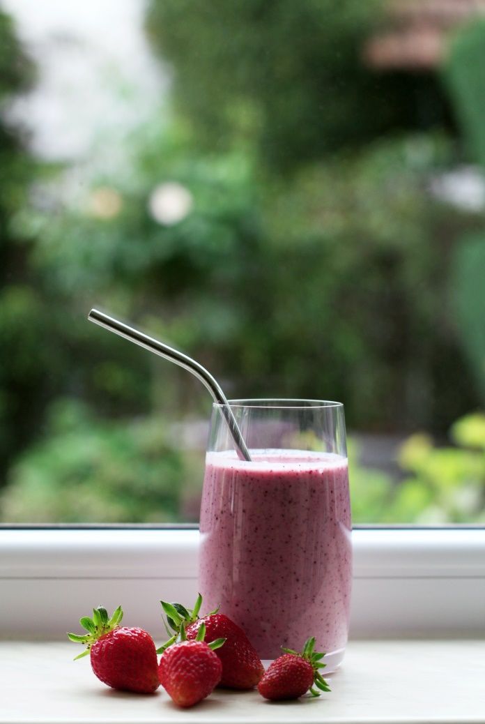 STRAWBERRY BANANA SMOOTHIE