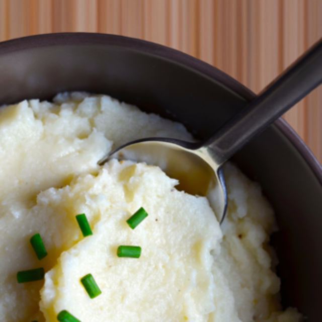 Garlic cauliflower “mashed potatoes”