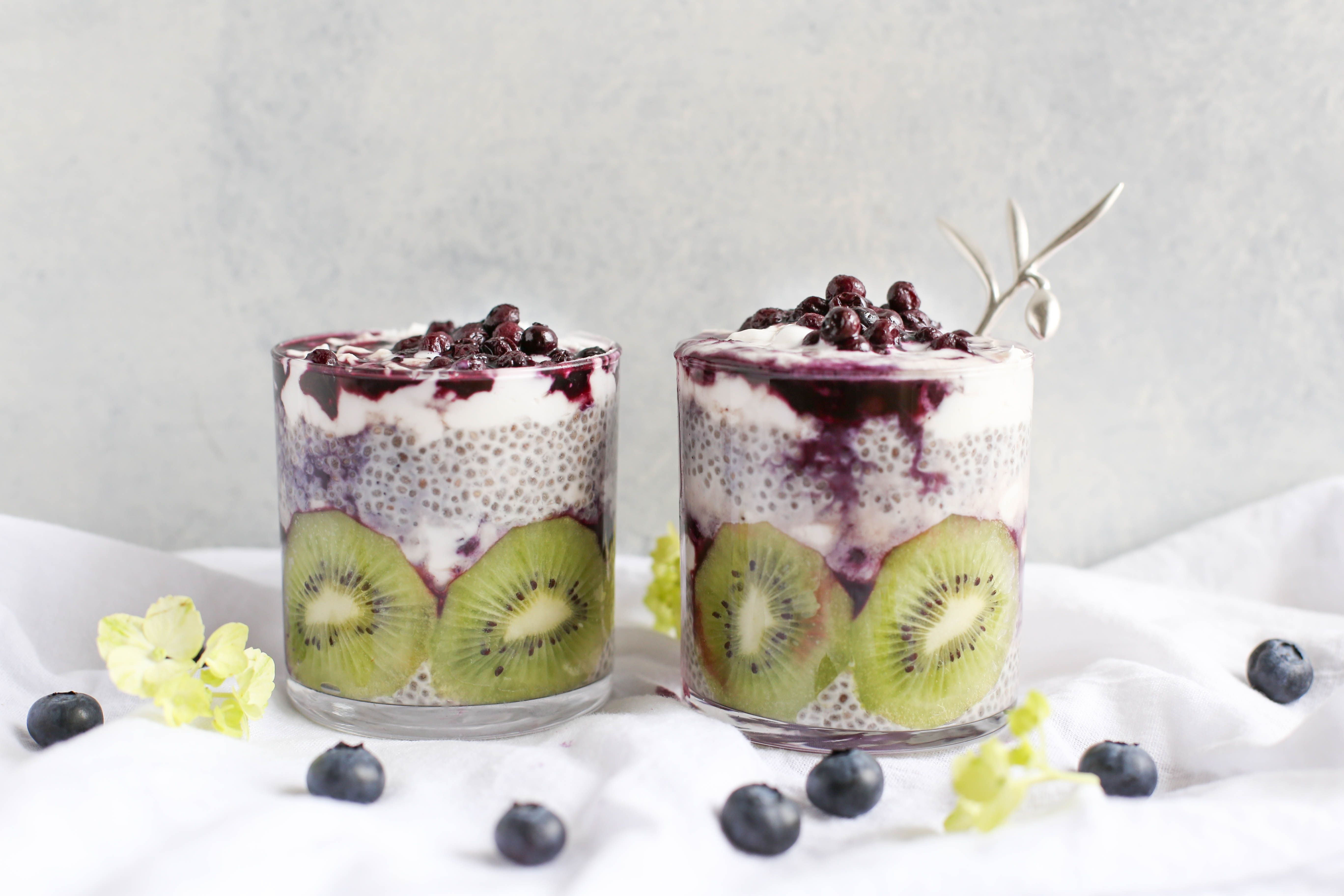 Yogurt with Kiwi and Hemp seeds