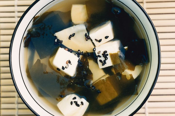 Clear soup with bamboo and tofu