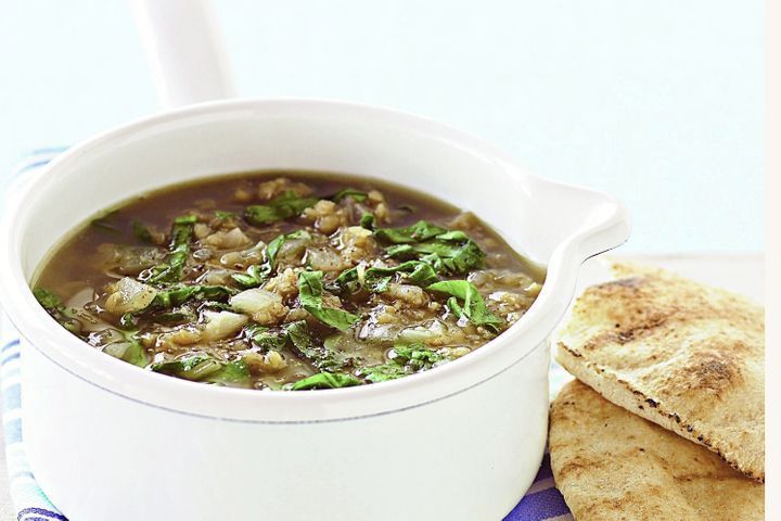 Middle Eastern-style lentil & spinach soup
