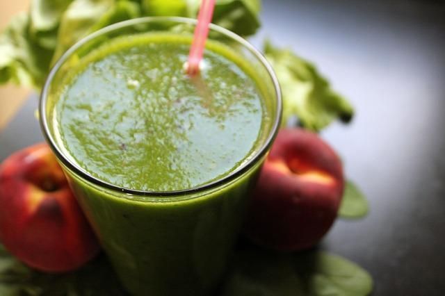 The Peachy Green Smoothie