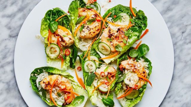 SHRIMPS IN LETTUCE WRAPS