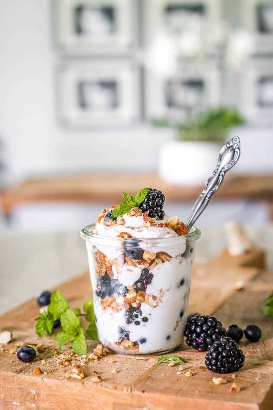 YOGURT WITH MIXED BERRIES