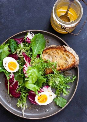 HARD BOILED EGGS WITH GREEN SALAD