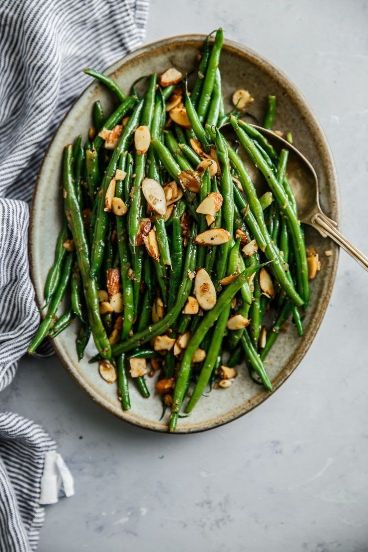 GREEN BEANS WITH ALMONDS