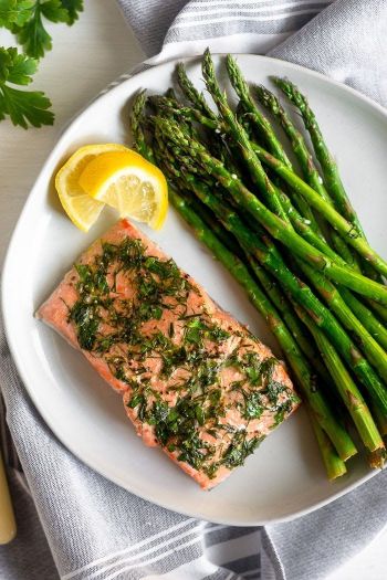 SALMON WITH ASPARAGUS