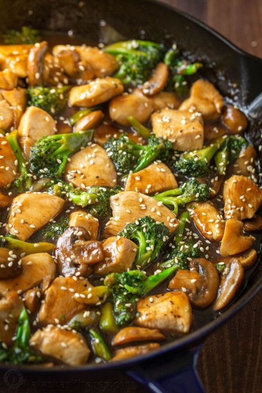 SAUCY CHICKEN BREAST WITH BROCCOLI