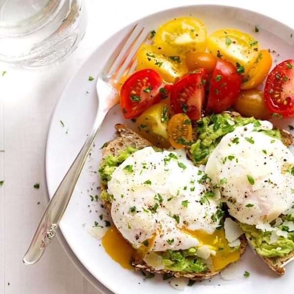 AVOCADO POACHED EGG TOAST
