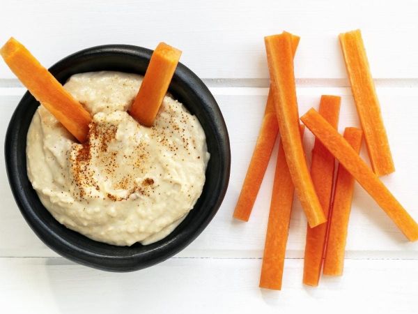 CARROT STICKS WITH HUMMUS