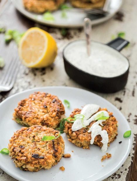 Jackfruit Crabless Cakes with Lemon Dill Aïoli