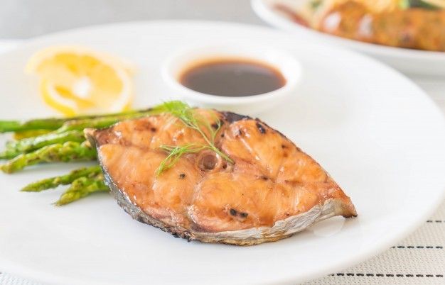 Mackerel Steak With Asparagus